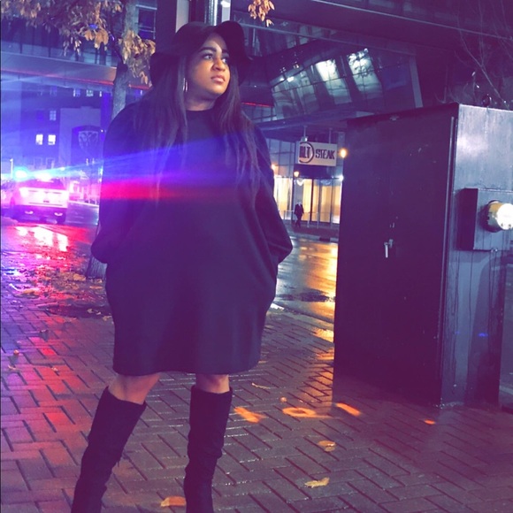 Women’s Puff Long Sleeved Sweater Dress - Picture 5 of 5